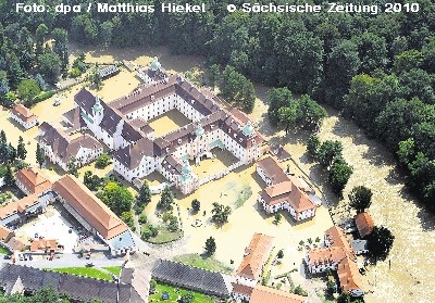 das Hochwasser berflutet am 07. und 08. August 2010 das Kloster St. Marienthal